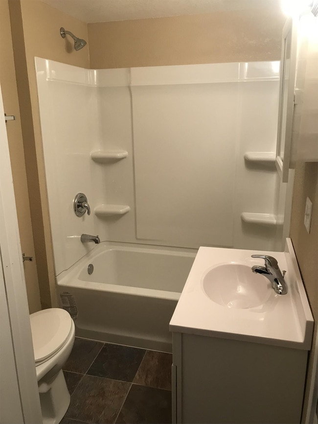 Building Photo - 208 Cherry Ln