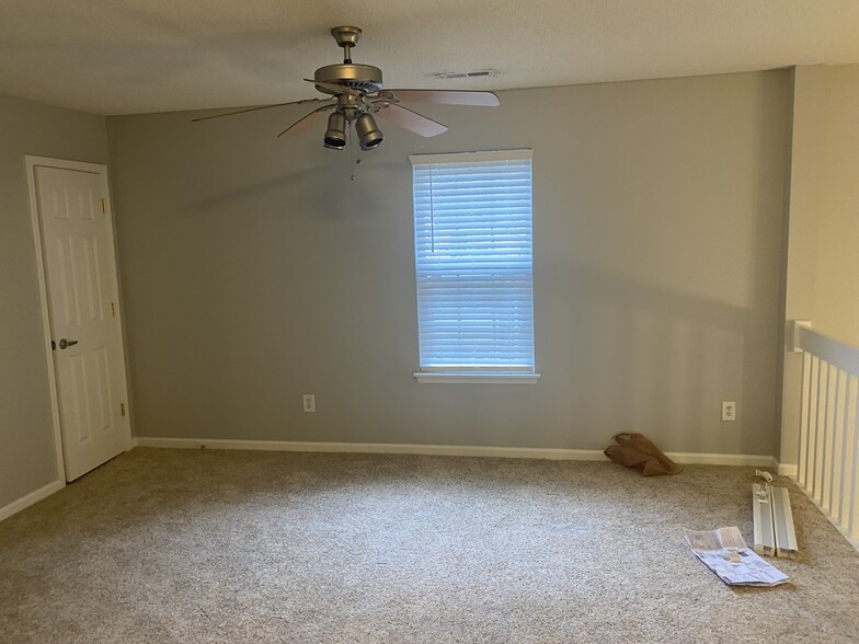 Building Photo - 8041 Christmas Ct