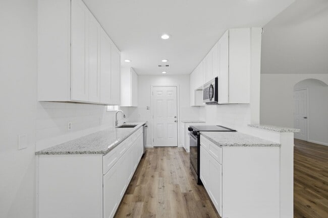 Building Photo - Charming 3BR House in Houston