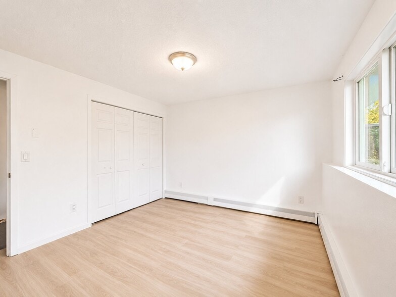 Building Photo - 4011 E Turnagain Blvd