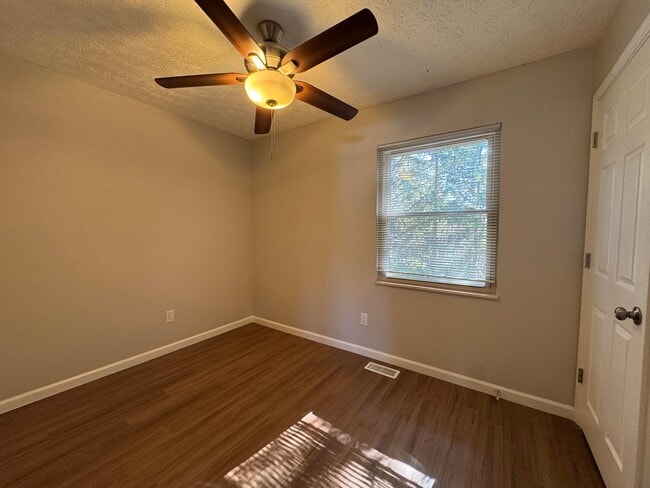 Building Photo - 361 St Thomas Dr