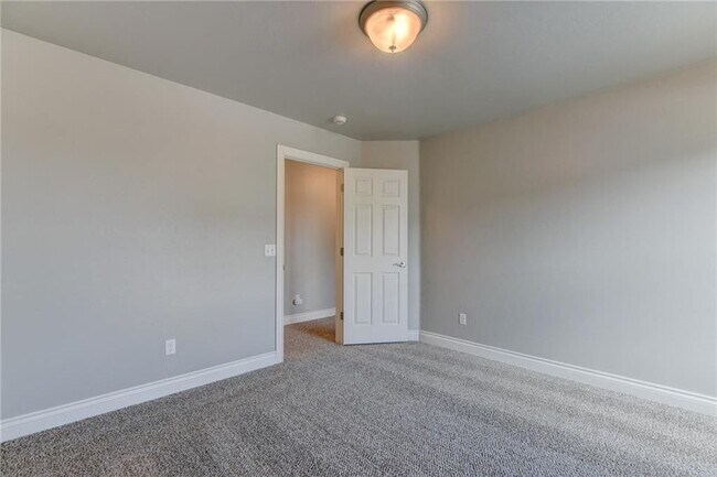 Building Photo - 17617 Hampton Park Dr