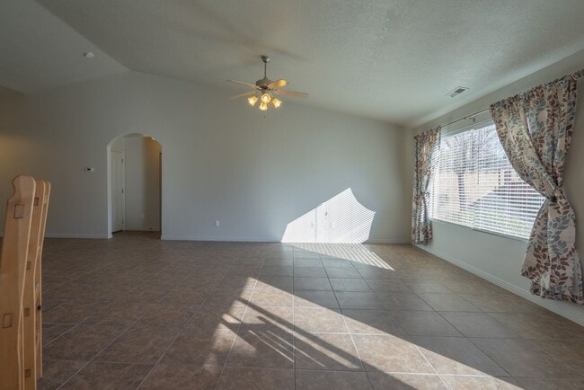 Building Photo - Beautiful 3 Bedroom Home Near Snow Canyon Parkway