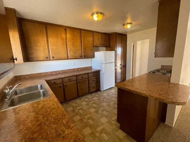 Building Photo - Apple Valley-Cute Starter Home- 2 Bedrooms...