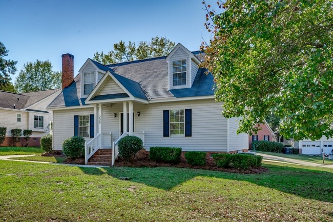 Building Photo - Beautifullly renovated home with easy access to I-26