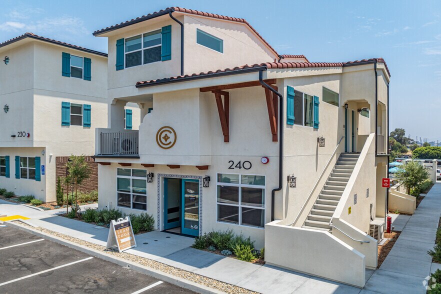 Leasing Center - Commodore