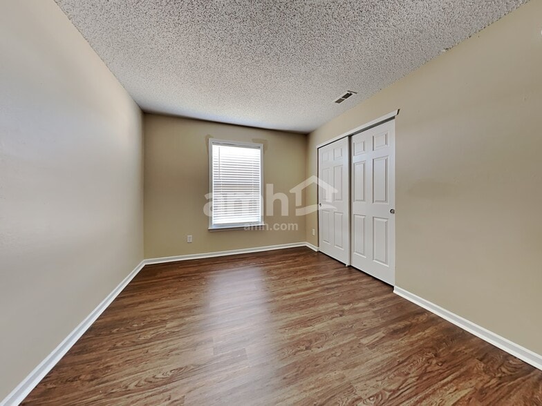 Building Photo - 505 Abbywood Cir