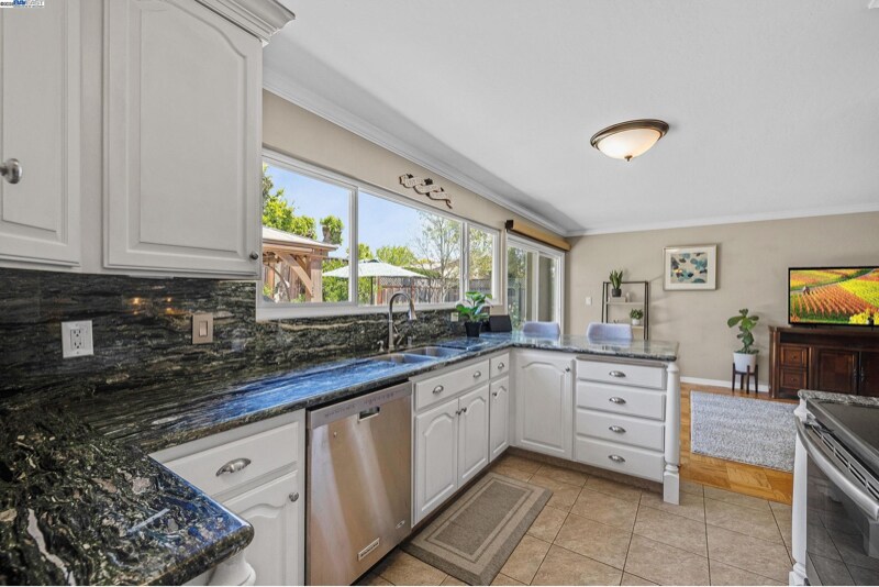 Building Photo - 590 Cinnabar Dr