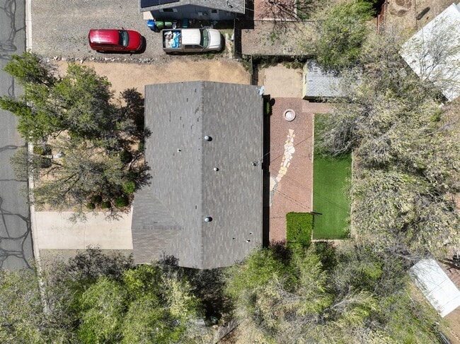 Building Photo - Newly Remodeled 3 Bed, 2 Bath Home with 1 ...
