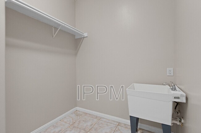 Building Photo - 5601 Wild Persimmon
