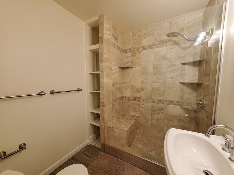 Building Photo - 17 Chestnut St