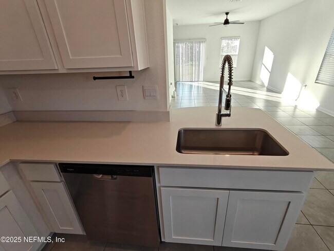 Building Photo - 114 Summer Moon Dr