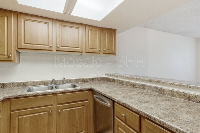 Building Photo - 3810 N Maryvale Pkwy