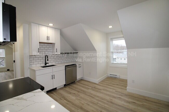 Building Photo - 253 1st NH Turnpike