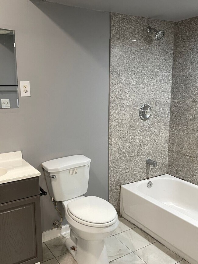 Building Photo - Split Foyer