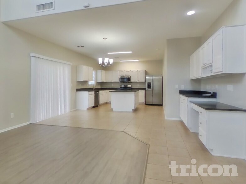 Building Photo - 17244 W Maui Ln