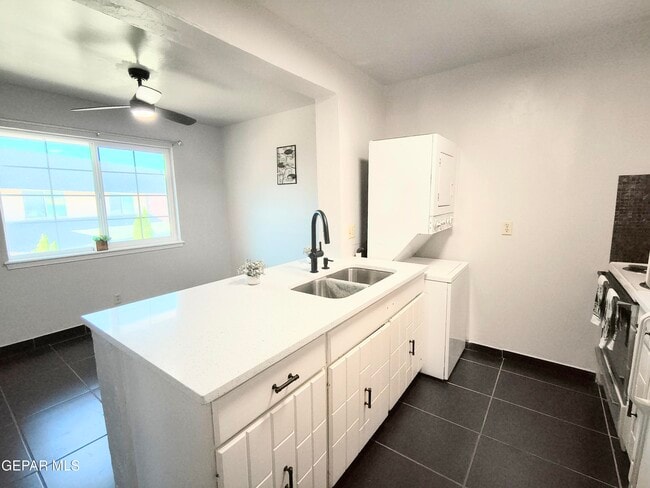 Building Photo - 333 Eubank Ct