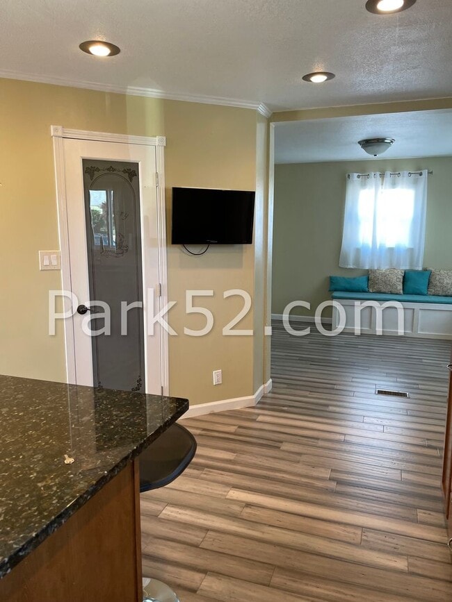 Building Photo - 4 Bedroom Single Family Home