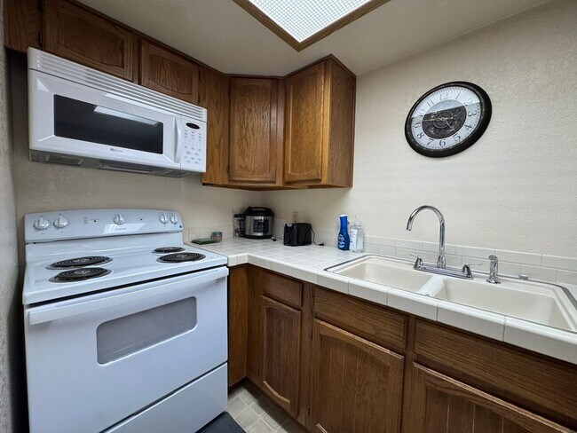 Building Photo - 2BR 2 BA Furnished  Condo across from Colorado Rivergated entry