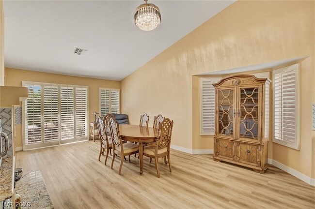 Building Photo - 2628 Highvale Dr