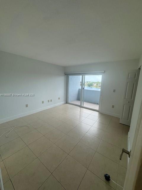 Building Photo - 9351 Fontainebleau Blvd