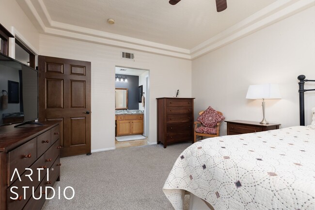 Building Photo - Furnished 3 Bedroom, 2 Bathroom Condo at T...