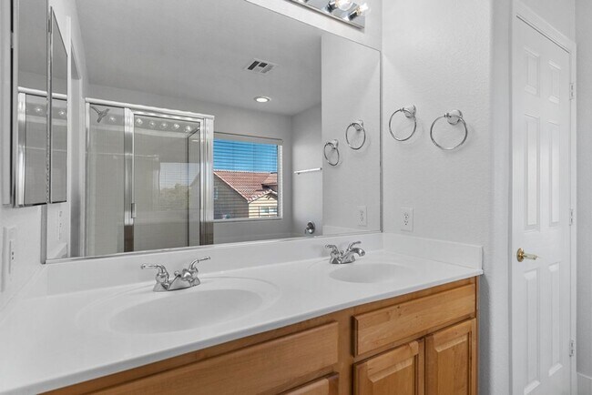 Building Photo - *NICE UPGRADED HOME IN SOUTHERN HIGHLANDS!!