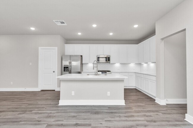 Building Photo - 21019 Bay Vlg Dr