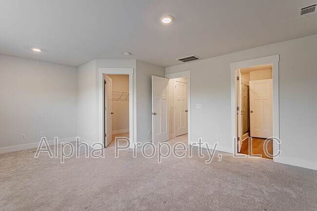Building Photo - 32 Mardale Ln