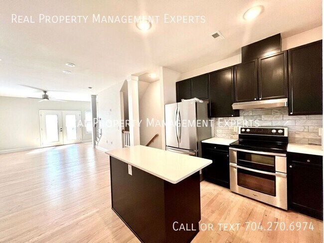 Building Photo - 729 Grandin Rd