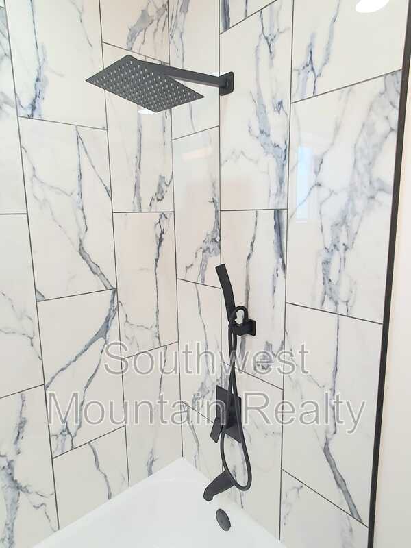 Building Photo - 7404 N 62nd Ave