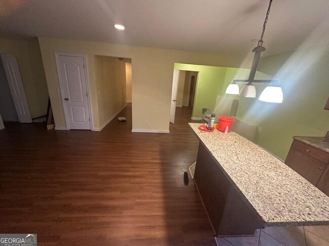 Building Photo - 61 Longwood Ct