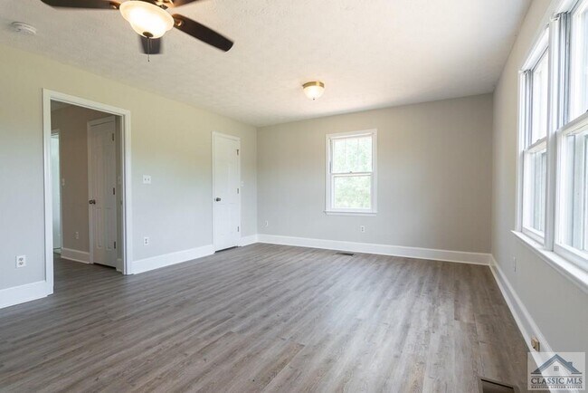 Building Photo - 243 Mitchell Farm Rd