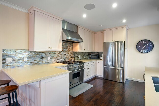 Building Photo - 231 Avenue D