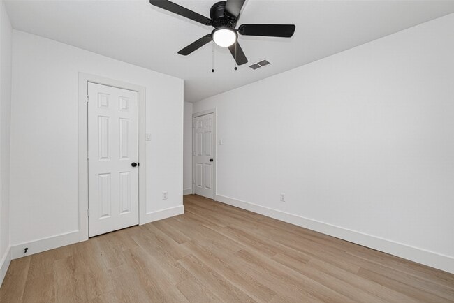 Building Photo - 1834 Shadow Rock Dr