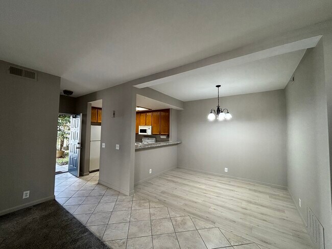 Building Photo - 2232 River Run Dr