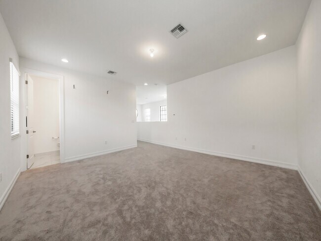 Building Photo - 11843 SW 13th Ct