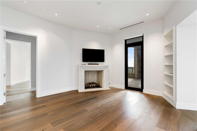 Building Photo - 3376 Peachtree Rd NE