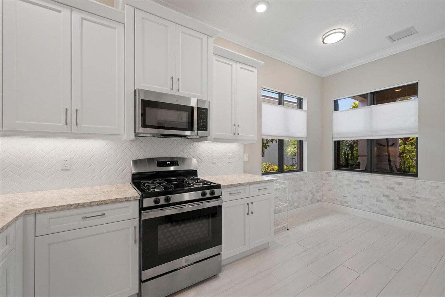 Building Photo - 16124 Key Biscayne Ln