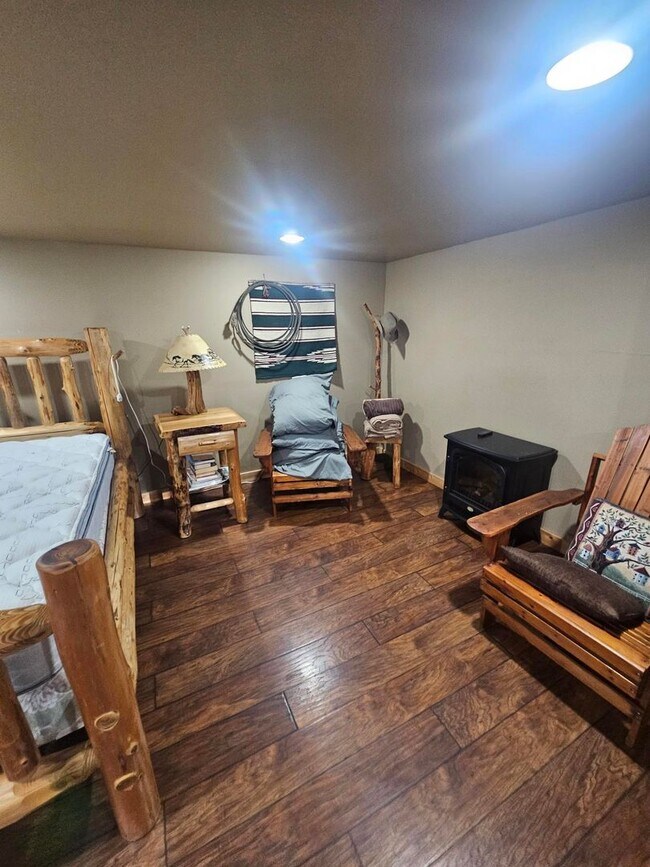 Building Photo - Furnished Studio