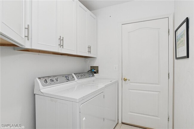 Building Photo - 7048 Pelican Bay Blvd