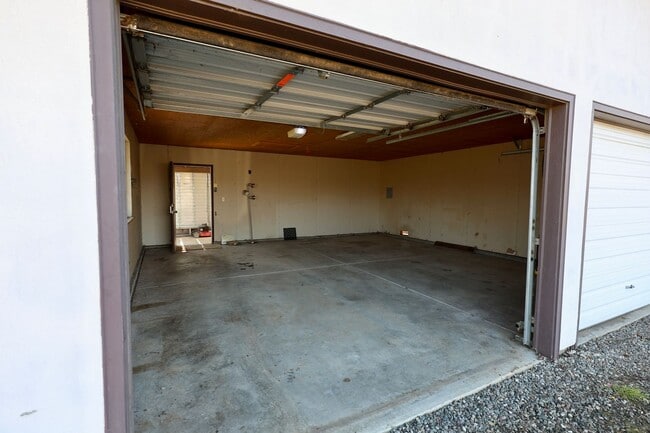 Building Photo - Authentic Country Living