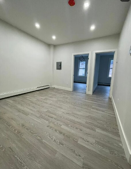 Building Photo - 28 Dales Ave