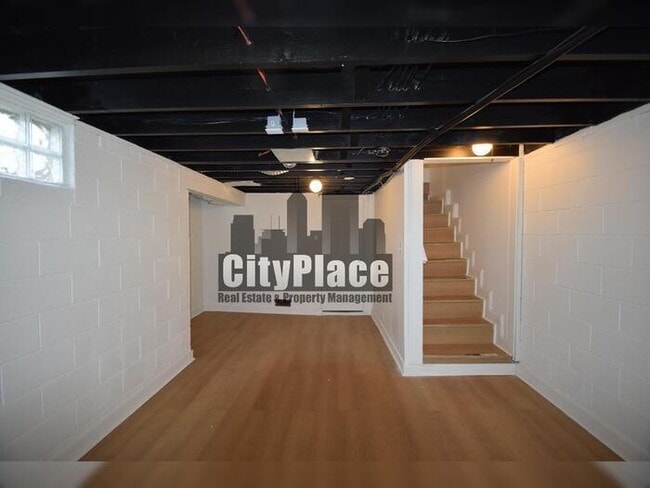 Building Photo - 3750 Hillside Ave