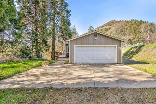 Building Photo - 2677 Humbug Creek Rd