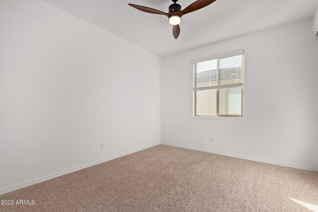 Building Photo - 14038 W Desert Hollow Dr