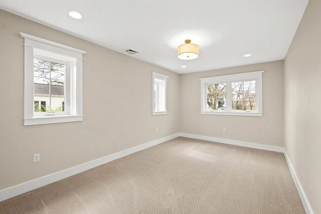 Building Photo - 5 Bed 5 Bath Single Family Home in Edgeworth