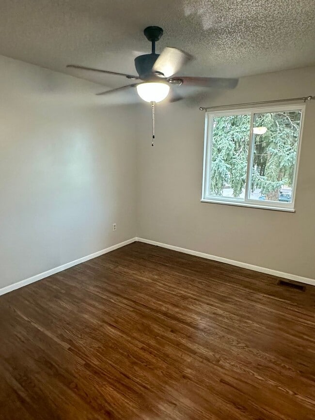 Building Photo - Updated Split-Level Gem | 5BD, 3BA | Large...