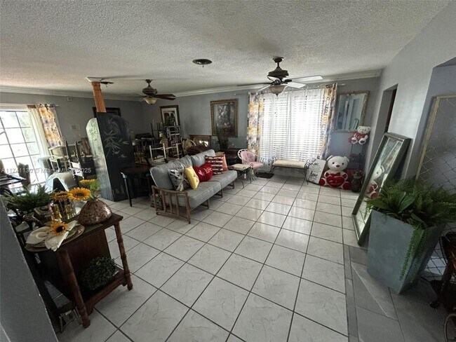 Building Photo - 3 bedroom in Miami Gardens FL 33169