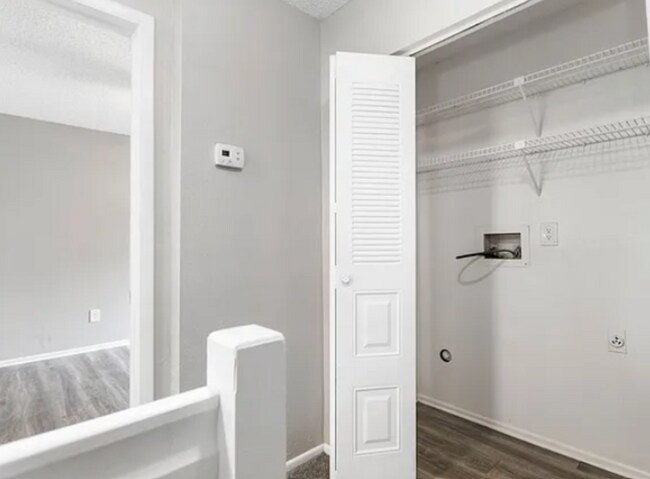 Building Photo - 2820 S Pines Dr